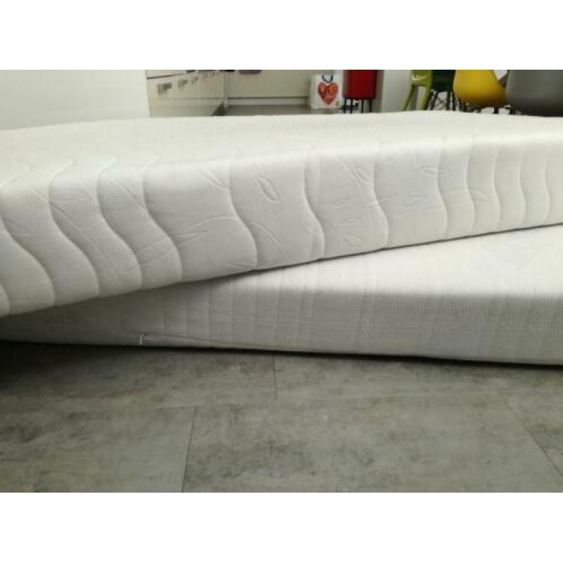Gratis 2x 1-persoons matras