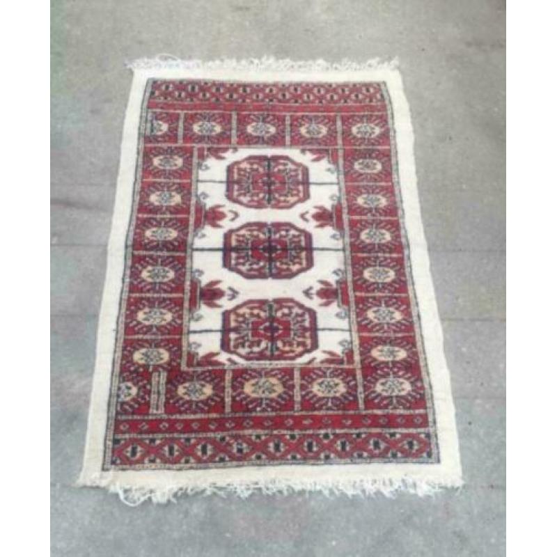 Vintage tapijt rood wit 94 x 61