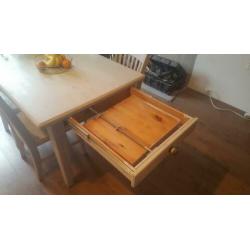 Brocante tafel uitklapbaar incl. Stoelen! White wash