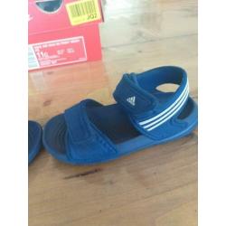 Adidas sandalen slippers maat EU 22 kids