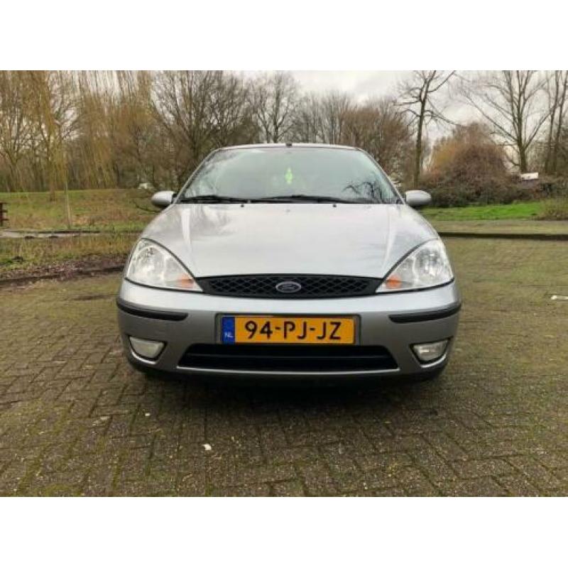 Ford Focus 1.6 I Futura 2004 Grijs.