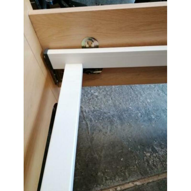 Seniorenbed met electrisch verstelbare lattenbodem. 90 x 200