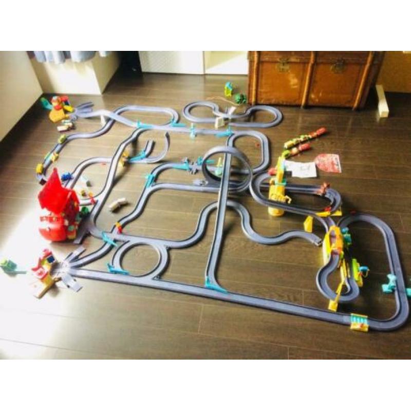 Chuggington baan en heel veel treintjes, met koffer en DVD's