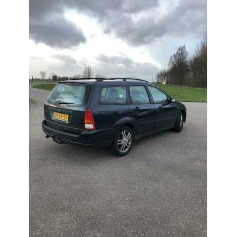 Ford Focus 1.8 I Ambiente Wagon 2001 Blauw