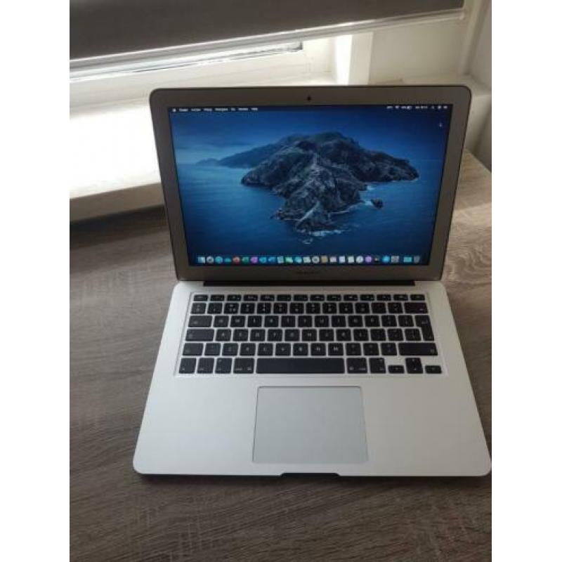 Apple macbook air 13 inch i5 8GB 128GB SSD ZEER NET 2018