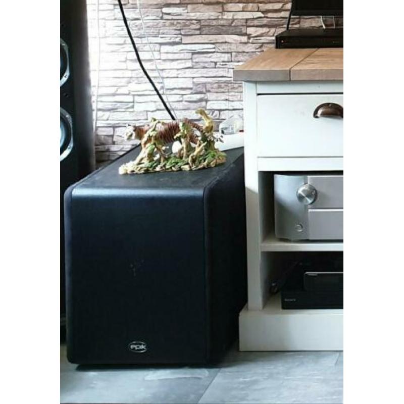 Epik Legend. 2x12" sub. SVS concurrent