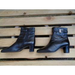 Max 5 x gedragen: zwart leren laarsje Clarks maat 39