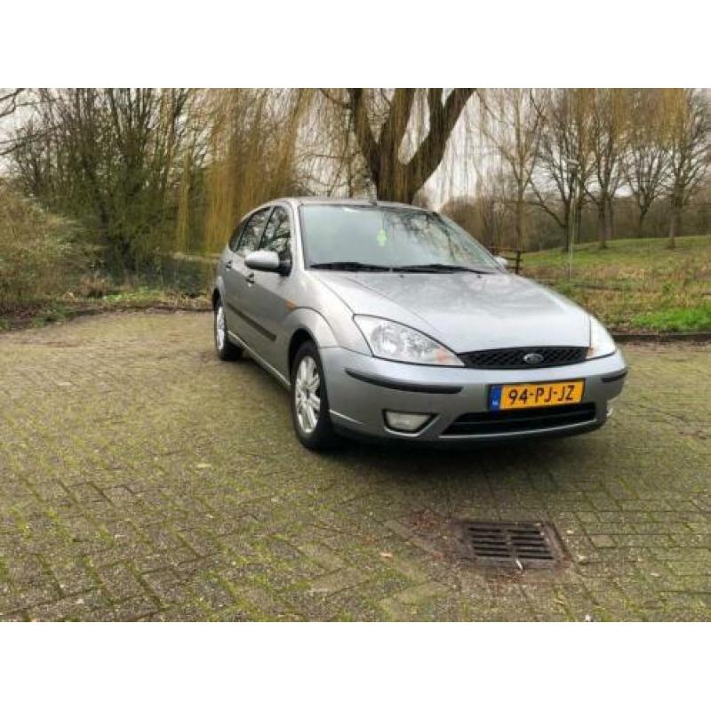 Ford Focus 1.6 I Futura 2004 Grijs.