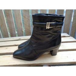 Max 5 x gedragen: zwart leren laarsje Clarks maat 39