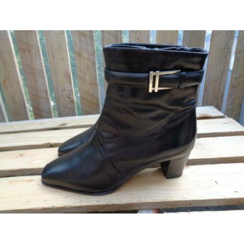 Max 5 x gedragen: zwart leren laarsje Clarks maat 39