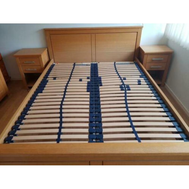 2 persoons bed 140x200 incl nachtkastjes