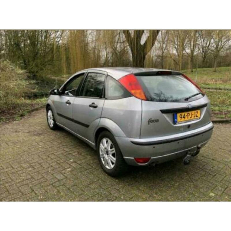 Ford Focus 1.6 I Futura 2004 Grijs.