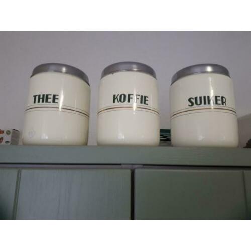 Emaille bussen met groene letters en gouden bies