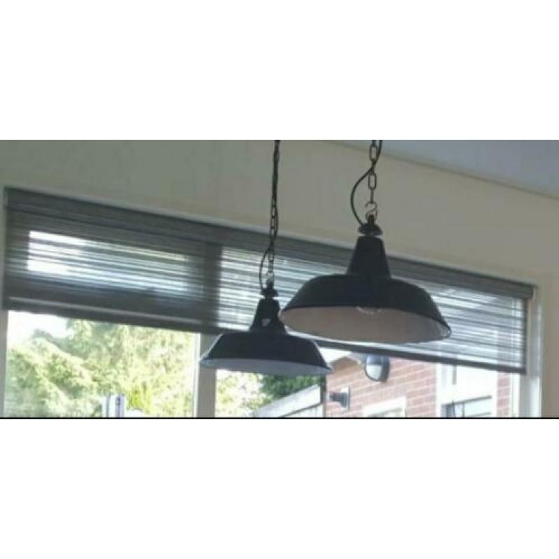 oude fabrieks lampen - twee industriele hanglampen te koop