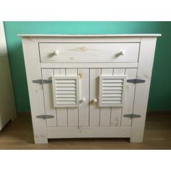Commode en kast babykamer