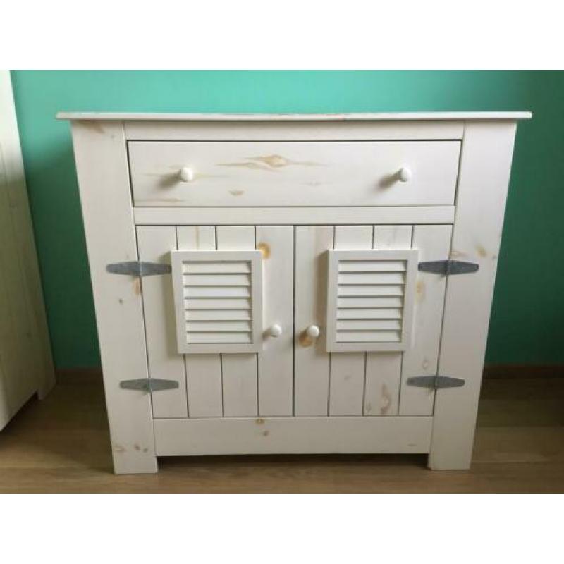 Commode en kast babykamer