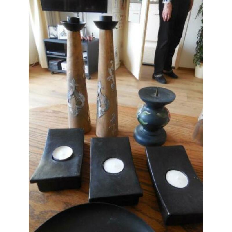 Diverse kandelaars en waxinelichthouders