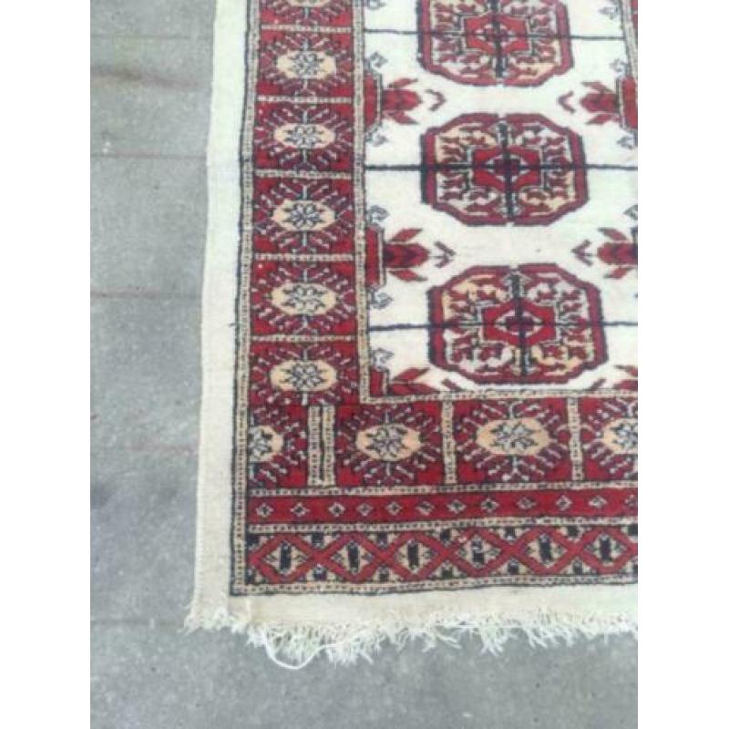 Vintage tapijt rood wit 94 x 61