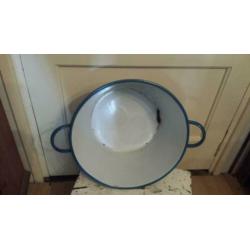 Blauw emaille teil met gouden rand brocante