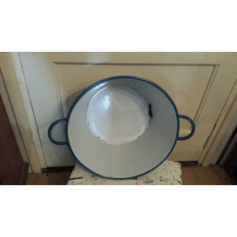 Blauw emaille teil met gouden rand brocante