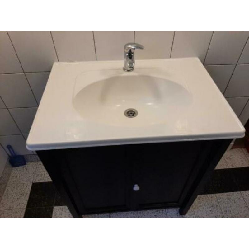 Te koop meubel..ooit zelf gemaakt. Zwart..excl kraan.