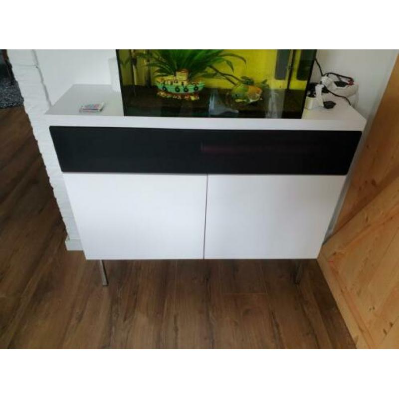 Tv kast. Tv meubel. Wit met zwart. Stevige kwaliteit.