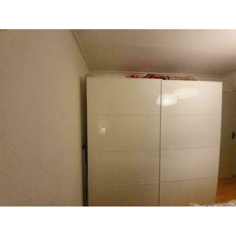 Kledingkast PAX - Ikea. 200 cm breed x 201 cm hoog.