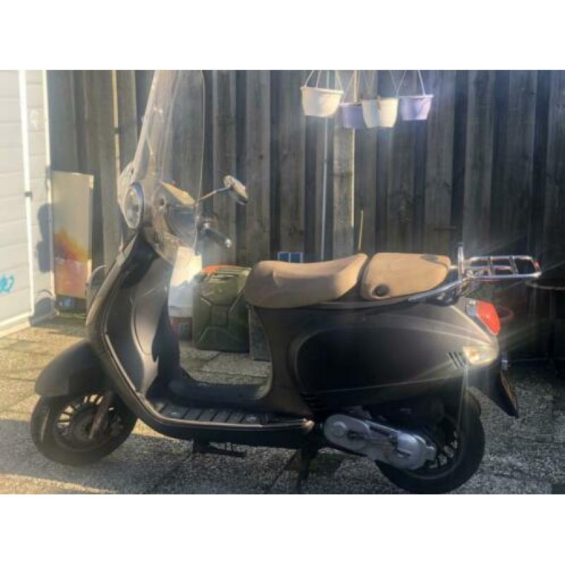 Scooter Neco (vespa look) geel kenteken start niet