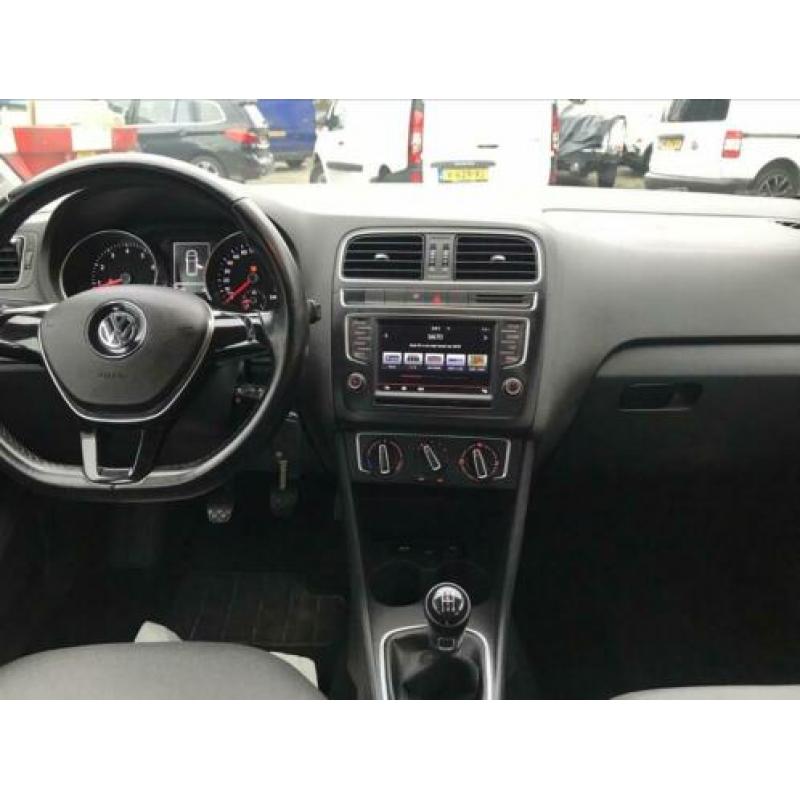 Volkswagen Polo 1.0 TSI 55KW 2015 Zwart