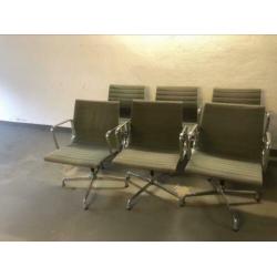 Vitra Charles & Eames EA108, EA107 en EA105 stoelen