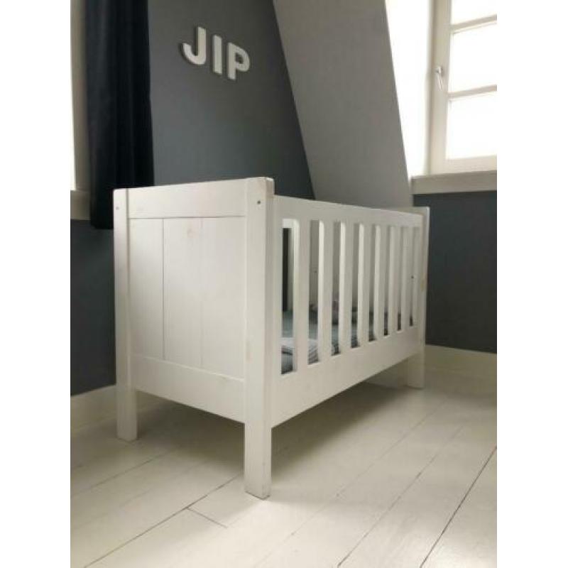Stoere Timzowood Ledikant Joep wit met matras
