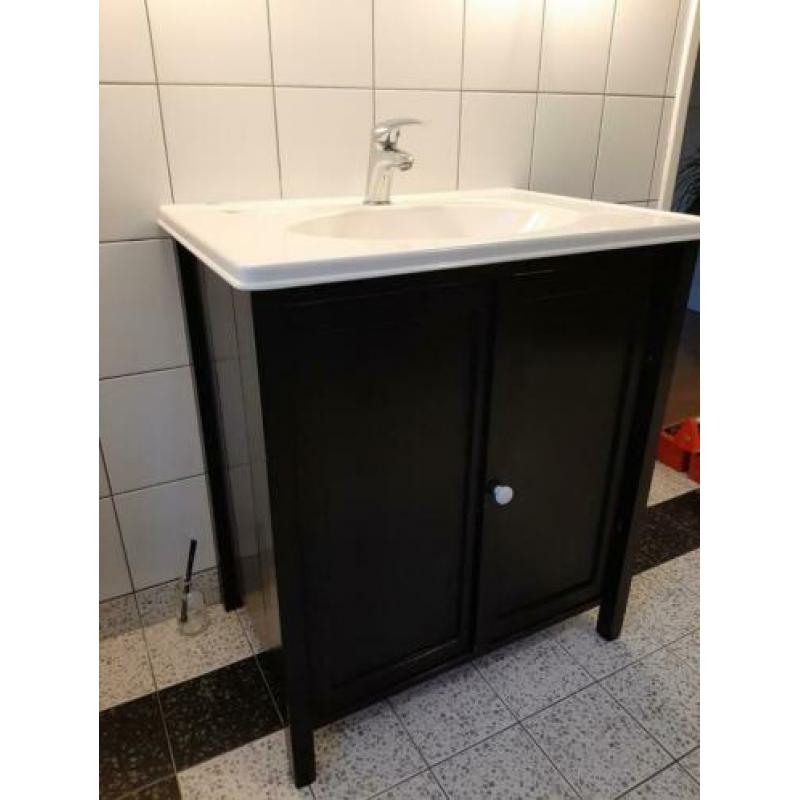Te koop meubel..ooit zelf gemaakt. Zwart..excl kraan.