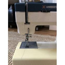 Lewenstein naaimachine, alles zit er nog bij