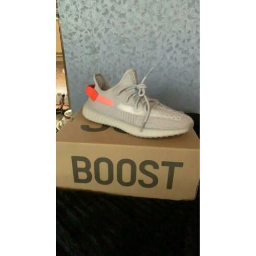 Yeezy boost 350 V2 Tail light