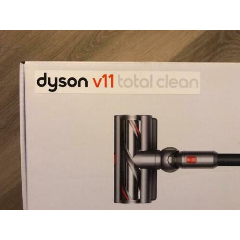 LIMITED EDITION Dyson v11 Total clean