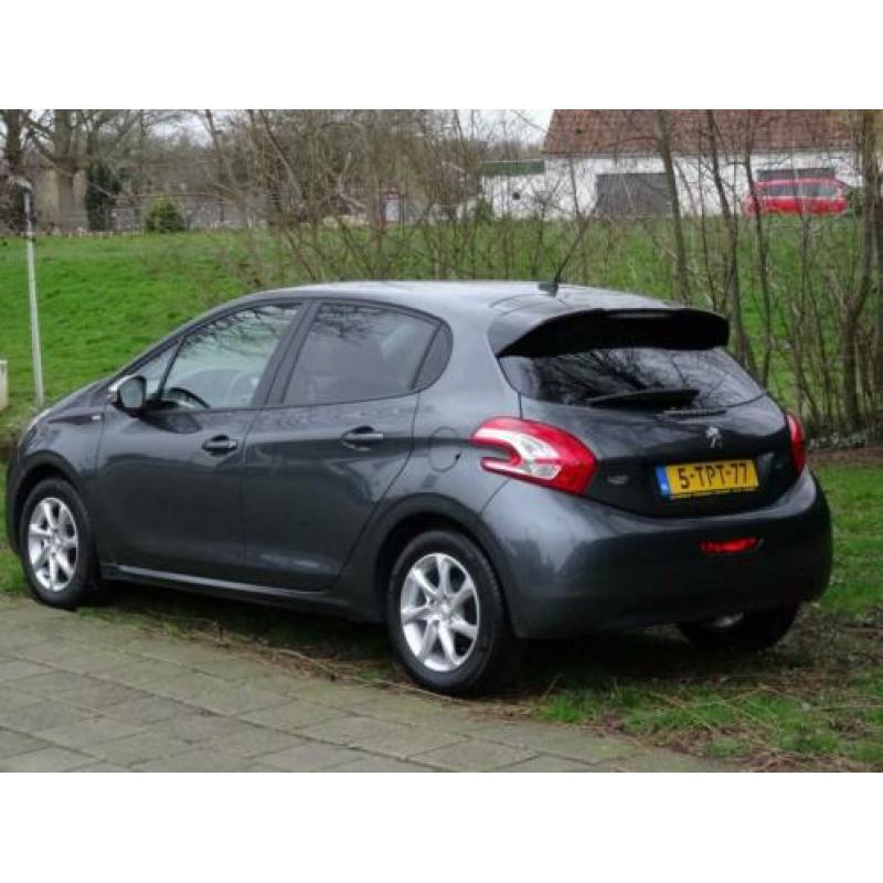 Peugeot 208 1.2 e-VTi Style AUTOMAAT met Navigatie