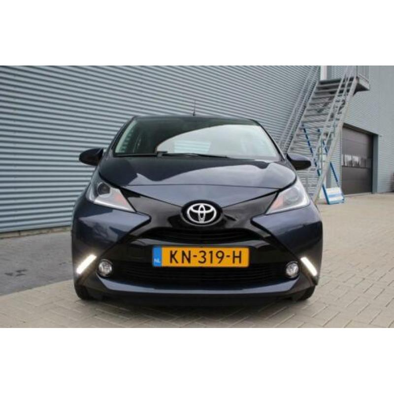 Toyota Aygo 1.0 VVT-i x-play 5-deurs AC/CAMERA (bj 2016)