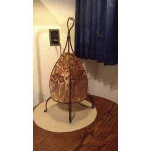 Mooie decoratieve schemerlamp