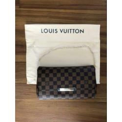 Louis Vuitton - Pochette Favorite