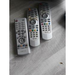 Twee Digitenne decoders met afstandsbediening