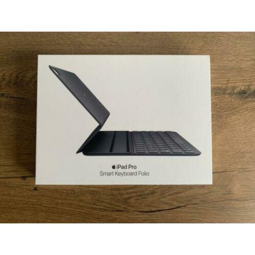 11” iPad Pro smart folio keyboard
