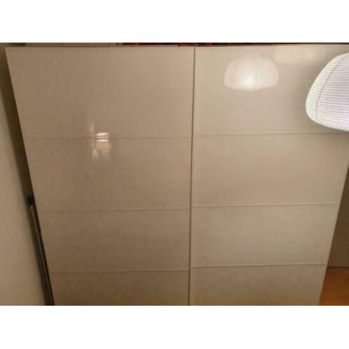 Kledingkast PAX - Ikea. 200 cm breed x 201 cm hoog.
