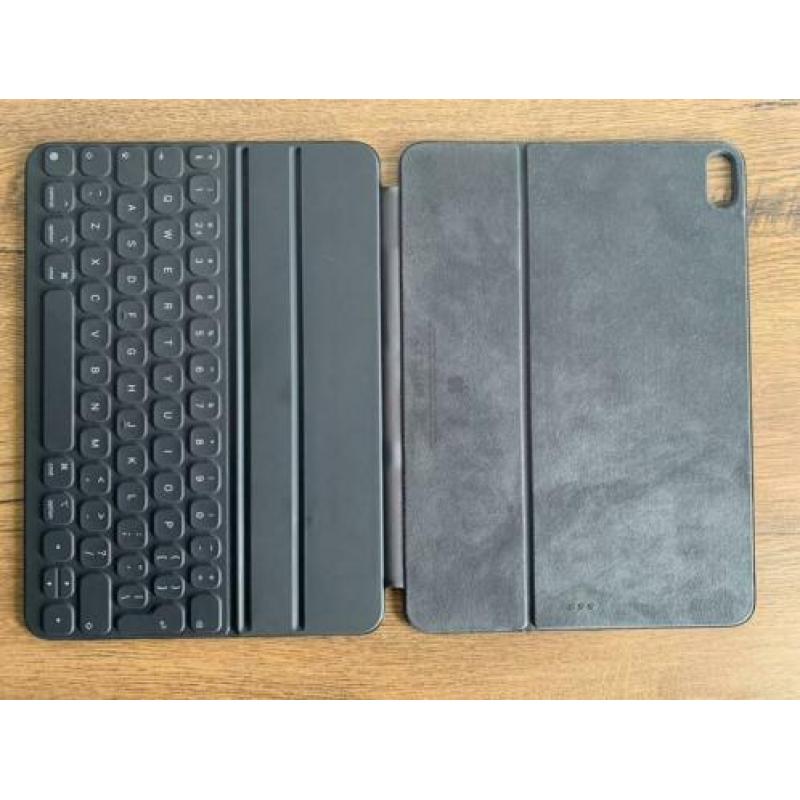 11” iPad Pro smart folio keyboard