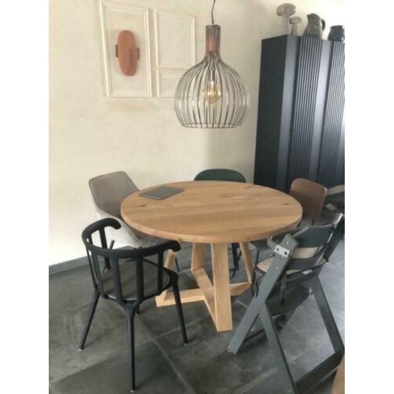 Nieuwe moderne ronde eettafel massief eiken 123 cm