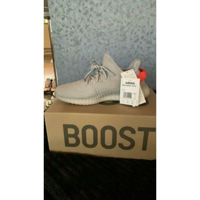 Yeezy boost 350 V2 Tail light