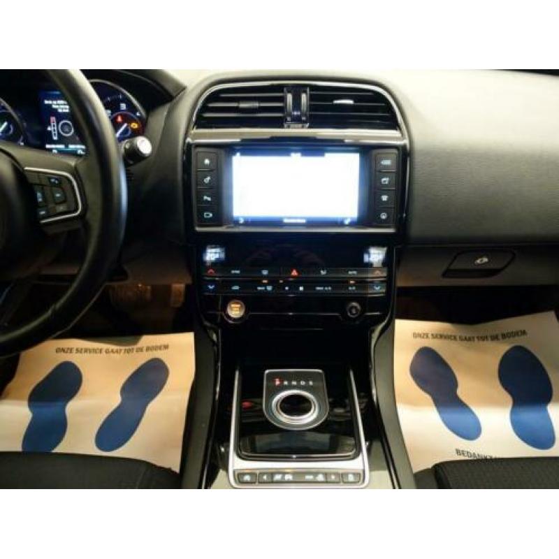 Jaguar XE 2.0 180pk R-Sport Autom- Navi, Xenon, Camera, ECC,