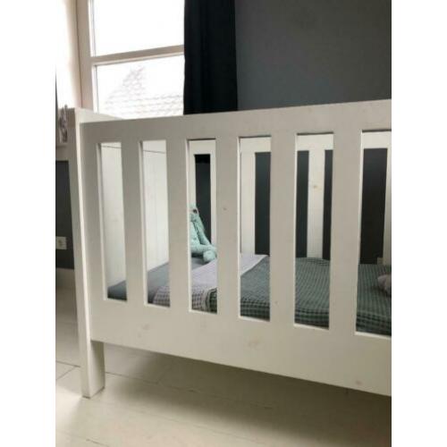 Stoere Timzowood Ledikant Joep wit met matras