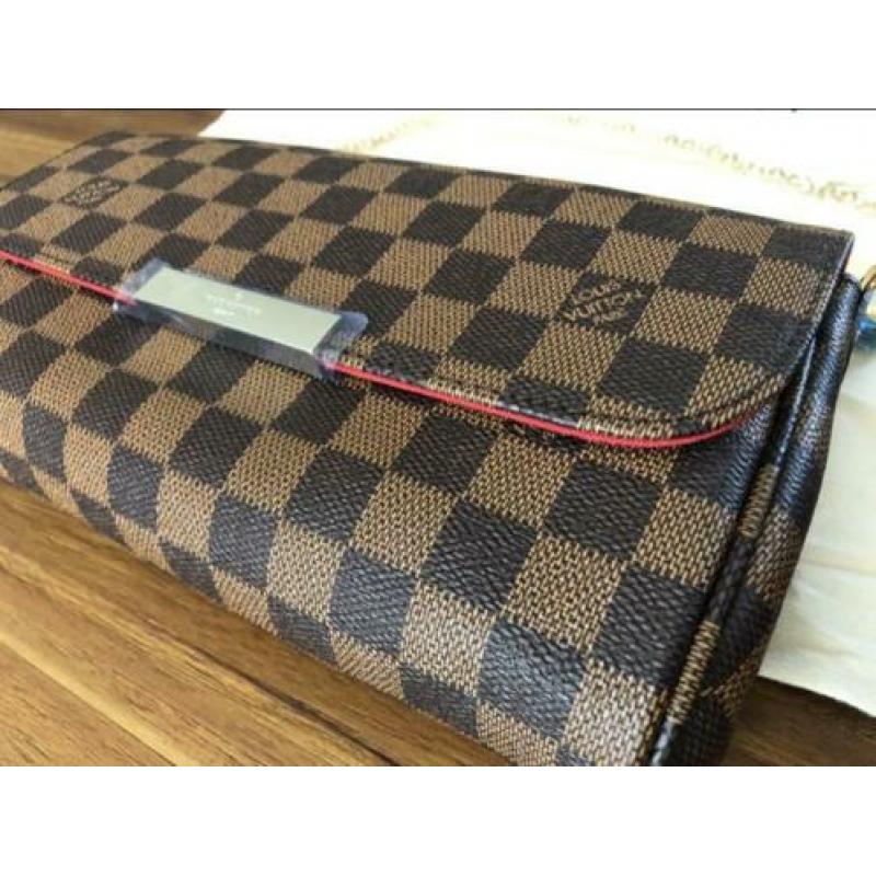 Louis Vuitton - Pochette Favorite
