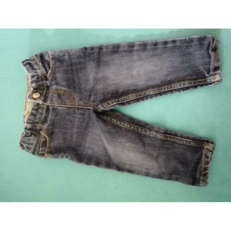 Stoere spijkerbroek maat 92.