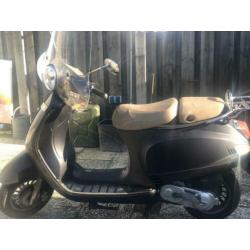 Scooter Neco (vespa look) geel kenteken start niet